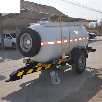 維護(hù)和保養(yǎng)水罐拖車(chē)時(shí)應(yīng)注意哪些方面？